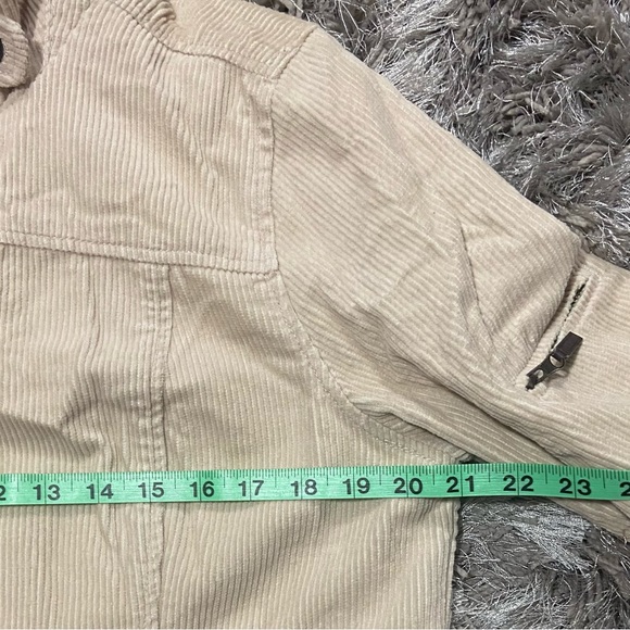 Relativity women khaki corduroy long sleeves buttons closure jacket. Size L.Used - Picture 12 of 15